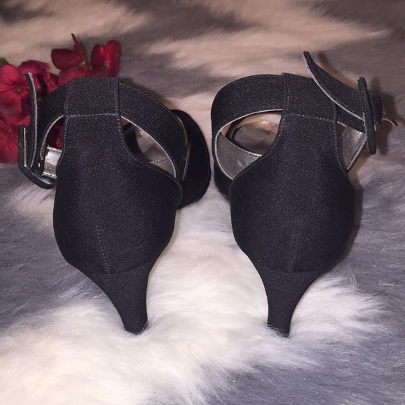 Ankle strap heels - Picture 3 of 8